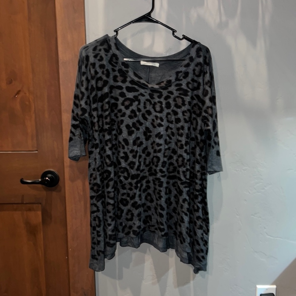 Enti Clothing 3/4 Quarter Sleeve Leopard Print Top